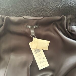Eileen Fisher Alpaca coat. Size M l, but like L.
New with tag, black color.